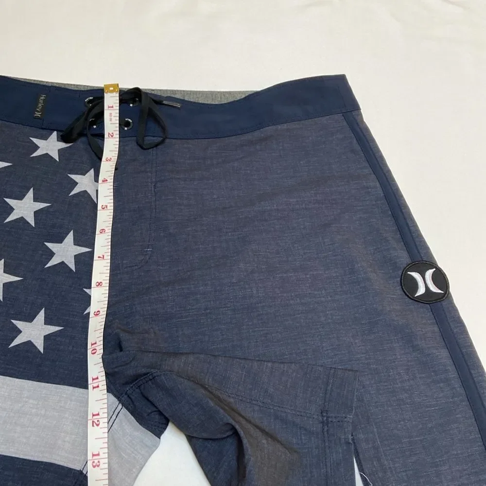 Hurley Blue and White Board Shorts Size 32
